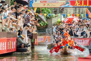 Hành động bạo lực! Park Dong Woo đầu gối đối đầu vuông, Mã Ninh đưa thẻ vàng cho anh ta.