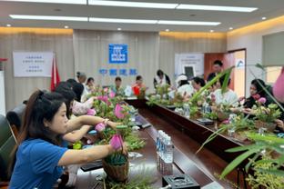 范迪克：祝军迷新年快乐，进入新年利物浦会再接再厉